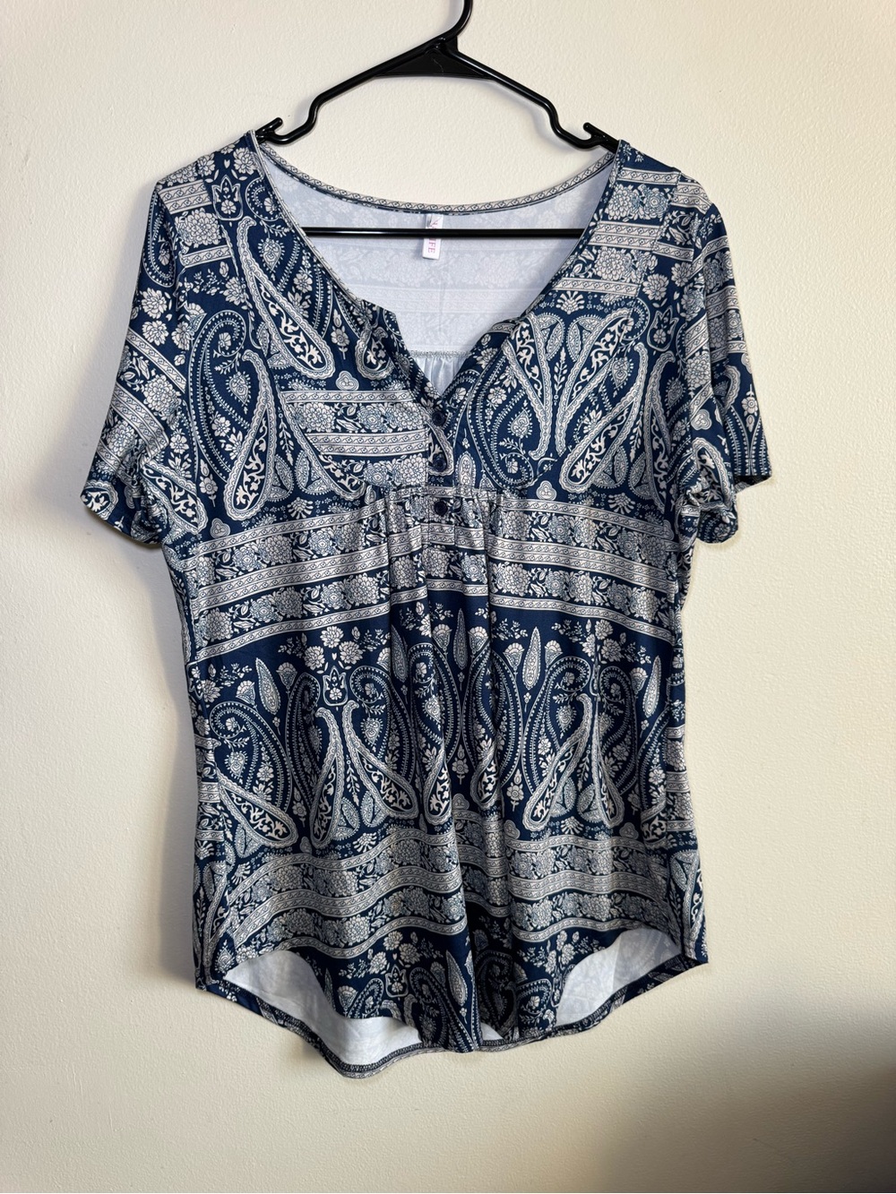 LA Life Large Boho Navy Soft Tee Size Large PTP 22 GC